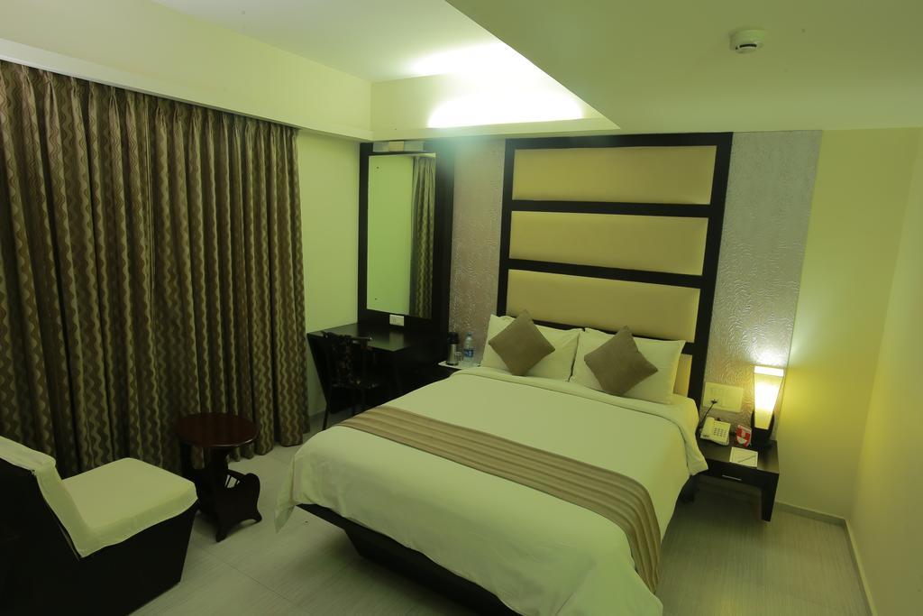 Pattom Royal Hotel Thiruvananthapuram Ruang foto
