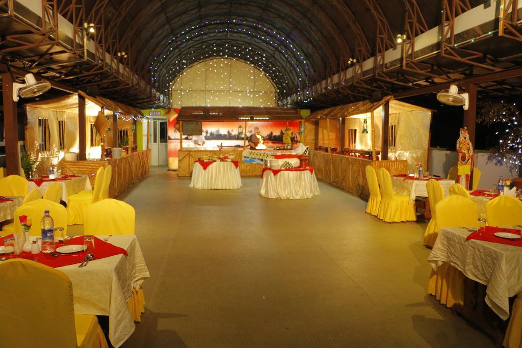 Pattom Royal Hotel Thiruvananthapuram Bagian luar foto