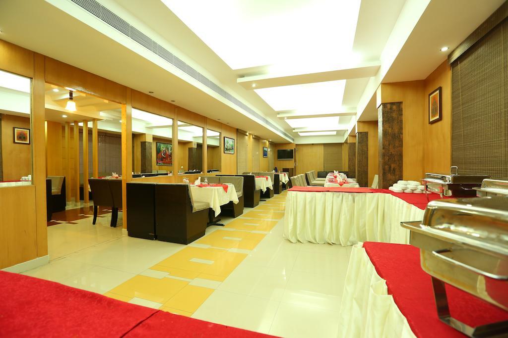 Pattom Royal Hotel Thiruvananthapuram Bagian luar foto