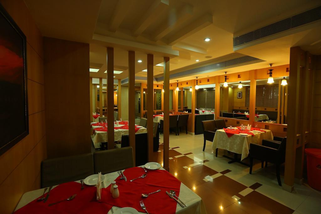 Pattom Royal Hotel Thiruvananthapuram Bagian luar foto