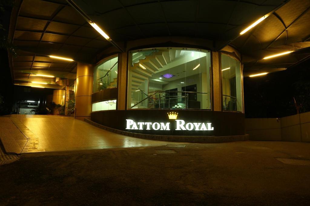 Pattom Royal Hotel Thiruvananthapuram Bagian luar foto